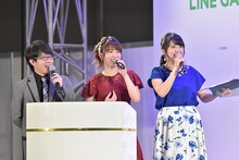 左から豊永利行、小松未可子、三上枝織。