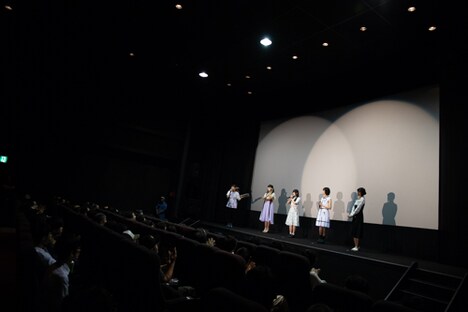 「劇場版 のんのんびより ばけーしょん」舞台挨拶の様子。