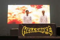 高速紙芝居「感動ドキュメンタリ ヘルシェイク矢野」を披露したAC部。