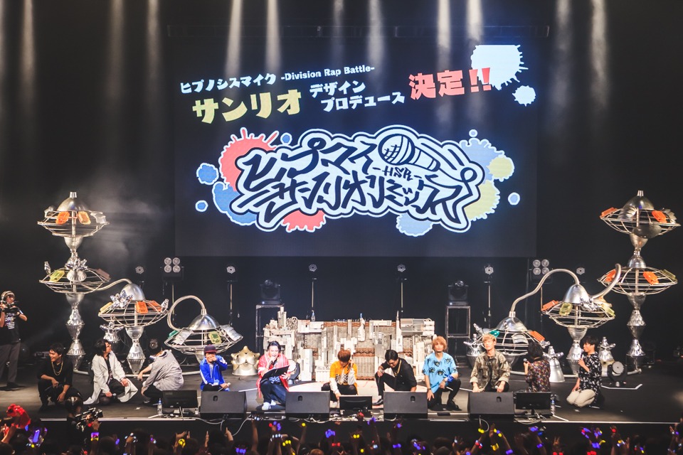 「ヒプノシスマイク -Division Rap Battle- 2nd LIVE@シナガワ《韻踏闘技大會》」での新情報発表の様子。（Photo by 粂井健太）
