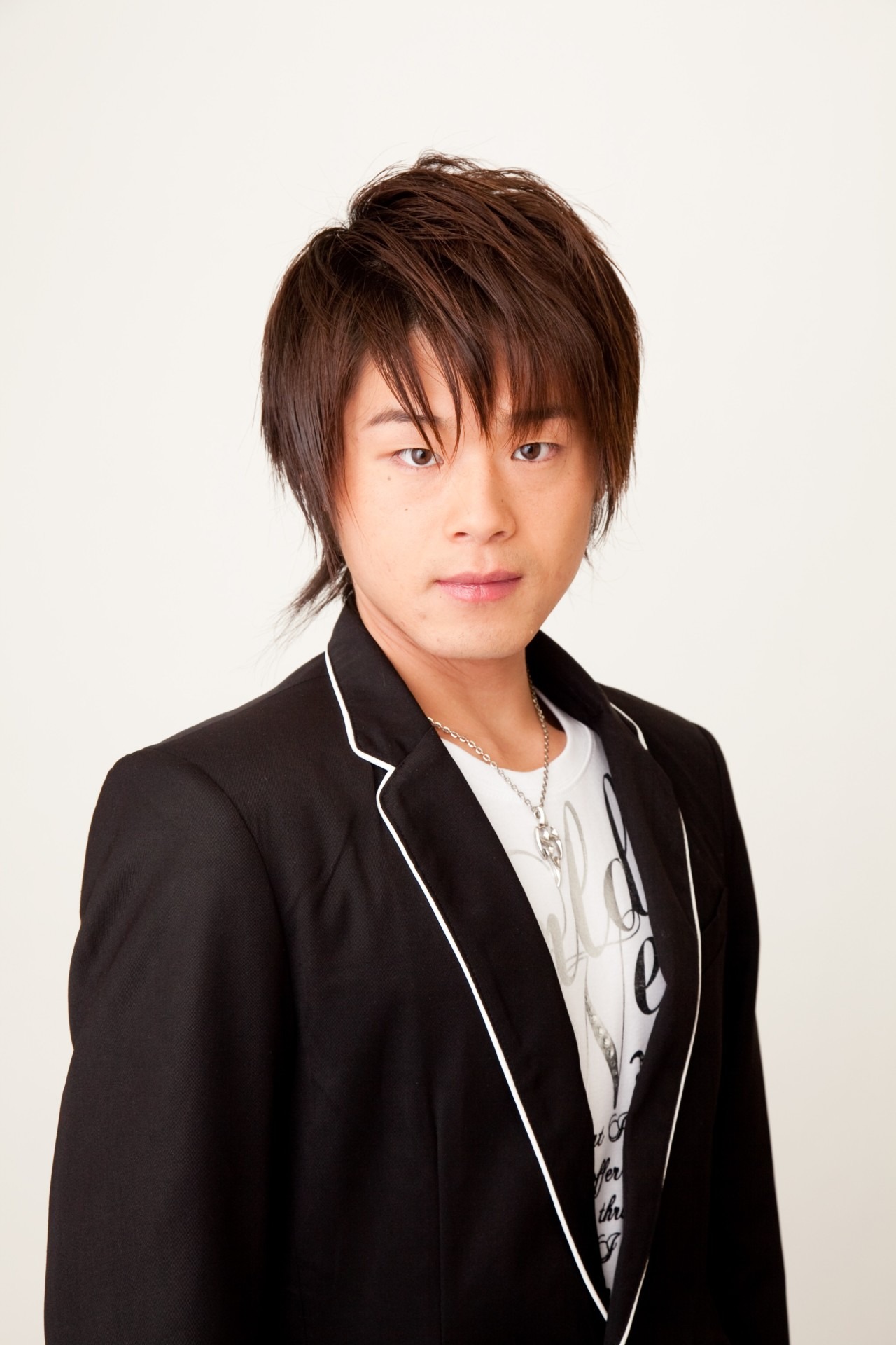 嘴平伊之助役の松岡禎丞。