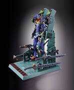 専用台座に収めた「METAL BUILD エヴァンゲリオン初号機」。