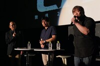 左から司会の藤津亮太、プロデューサーの南雅彦、キャラクターデザインの川元利浩。