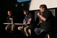 左から司会の藤津亮太、プロデューサーの南雅彦、キャラクターデザインの川元利浩。