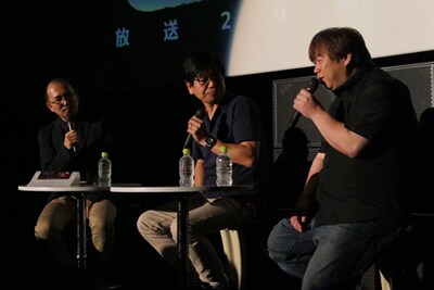 左から司会の藤津亮太、プロデューサーの南雅彦、キャラクターデザインの川元利浩。