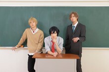 左から松田将希演じる荘敦大、植田圭輔演じる松尾真砂、山内圭輔演じる窪村匠。