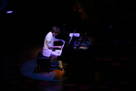 SUGURU(写真:堀衛)