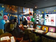 カレー沢薫コラボカフェの内装イメージ。