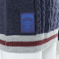 大洗女子学園モデルのニット。