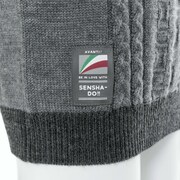 アンツィオ高校モデルのニット。