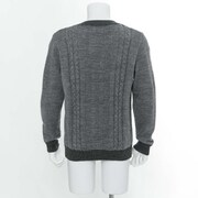 アンツィオ高校モデルのニット。