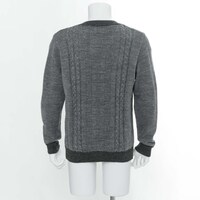 アンツィオ高校モデルのニット。