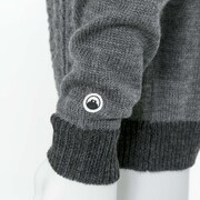 アンツィオ高校モデルのニット。