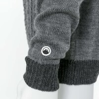 アンツィオ高校モデルのニット。