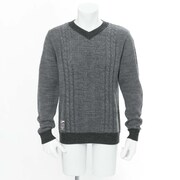 アンツィオ高校モデルのニット。