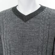 アンツィオ高校モデルのニット。