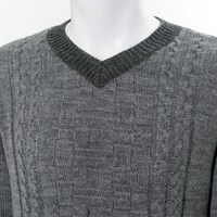 アンツィオ高校モデルのニット。