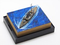 プレゼントとして用意された著者私物、戦艦「三笠」完成模型ミニジオラマ。