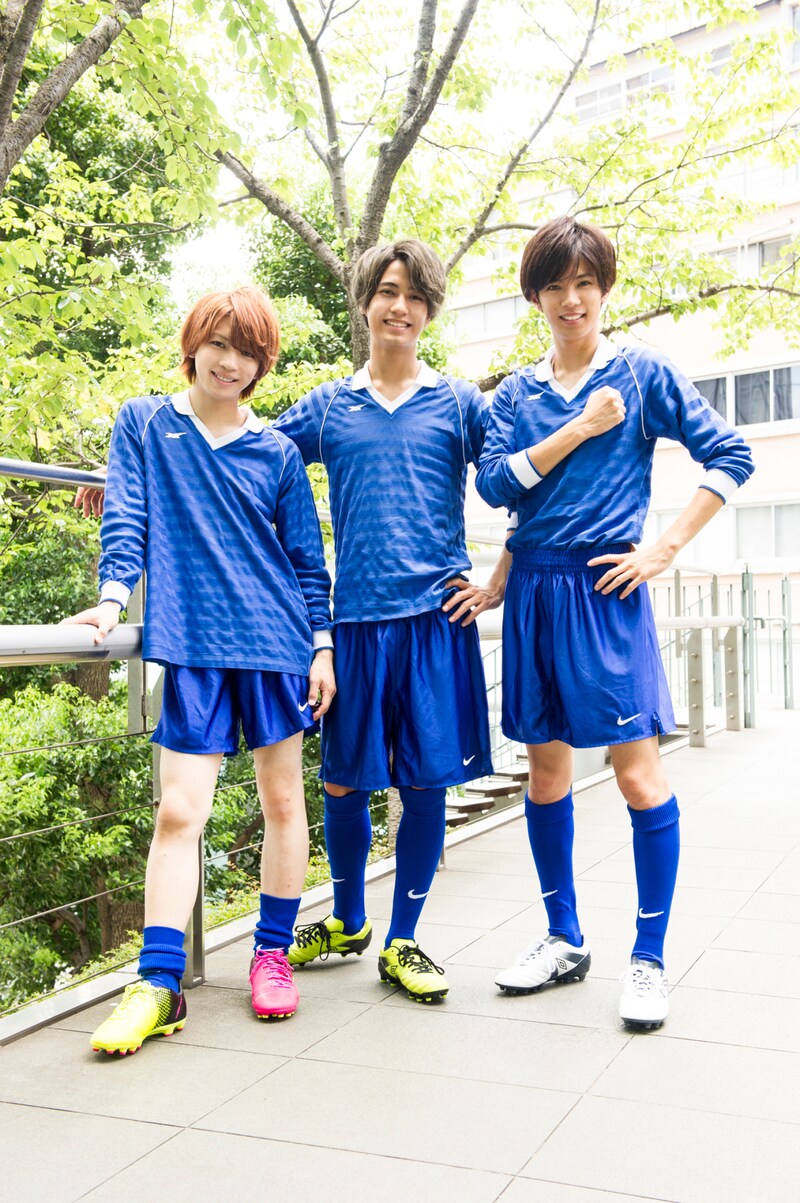 左から岩橋玄樹、高橋海人、神宮寺勇太。