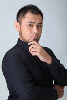 ハンク・ジョンソン役の佐々木啓夫。