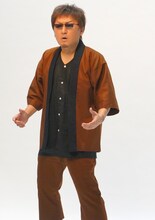 長谷川泰三役の立木文彦。