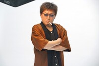 長谷川泰三役の立木文彦。