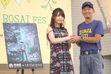 左から小松未可子、長谷部健渋谷区長。