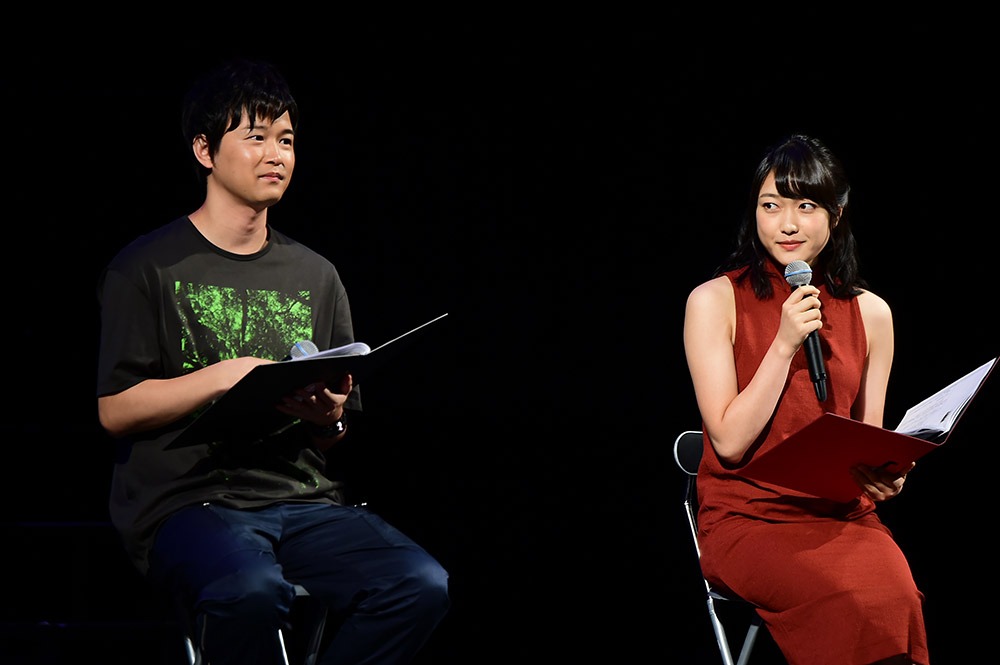「グリムノーツ」ステージの模様。左からエクス役の逢坂良太、シェイン役の久保田未夢。(c)SQUARE ENIX/グリムノーツ The Animation製作委員会・TBS(c)2016 - 2018 SQUARE ENIX CO.,LTD. All Rights Reserved.