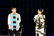 「学園BASARA」ステージの模様。左から、前田慶次役の森田成一、雑賀孫市役の大原さやか。(c)CAPCOM/私立BASARA学園