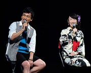 「学園BASARA」ステージの模様。左から、前田慶次役の森田成一、雑賀孫市役の大原さやか。(c)CAPCOM/私立BASARA学園