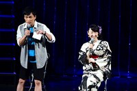 「学園BASARA」ステージの模様。左から、前田慶次役の森田成一、雑賀孫市役の大原さやか。(c)CAPCOM/私立BASARA学園