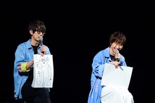 「BAKUMATSU」ステージの模様。左から桂小五郎役の江口拓也、沖田総司役の代永翼。(c)FURYU／BAKUMATSU製作委員会