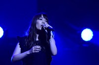 「BAKUMATSU」ステージの模様。エンディングテーマを歌う佐々木恵梨。(c)FURYU／BAKUMATSU製作委員会