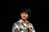 「されど罪人は竜と踊る」ステージの模様。ガユス役の島崎信長。(c)浅井ラボ・小学館／「され竜」製作委員会