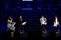 「されど罪人は竜と踊る」ステージの模様。島崎信長にいいところを言われて照れる細谷佳正。(c)浅井ラボ・小学館／「され竜」製作委員会