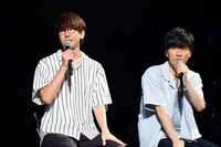 「星合の空」ステージの模様。左から桂木眞己役の花江夏樹、新城柊真役の畠中祐。(c)赤根和樹/星合の空製作委員会