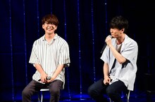 「星合の空」ステージの模様。左から桂木眞己役の花江夏樹、新城柊真役の畠中祐。(c)赤根和樹/星合の空製作委員会