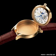 文字盤には回転ギミックが。