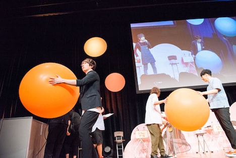 「森ノ宮学園祭 大運動会」でゲームに挑むキャスト陣。