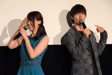 左からアニメ「3D彼女 リアルガール」五十嵐色葉役の芹澤優、映画「3D彼女 リアルガール」筒井光役の佐野勇斗（M!LK）。