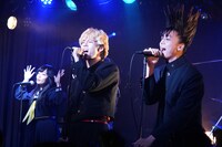 伊藤健太郎演じる伊藤真司（右）。