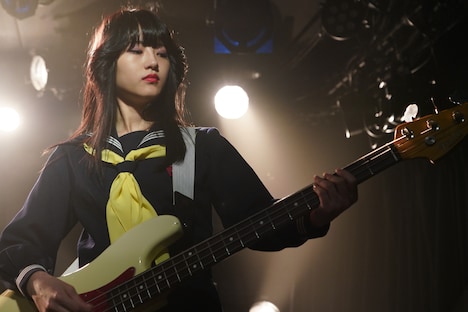 若月佑美（乃木坂46）演じる川崎明美。