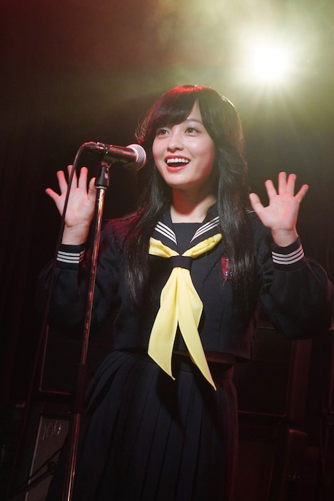 橋本環奈演じる早川京子。