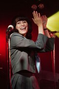 清野菜名演じる赤坂理子。