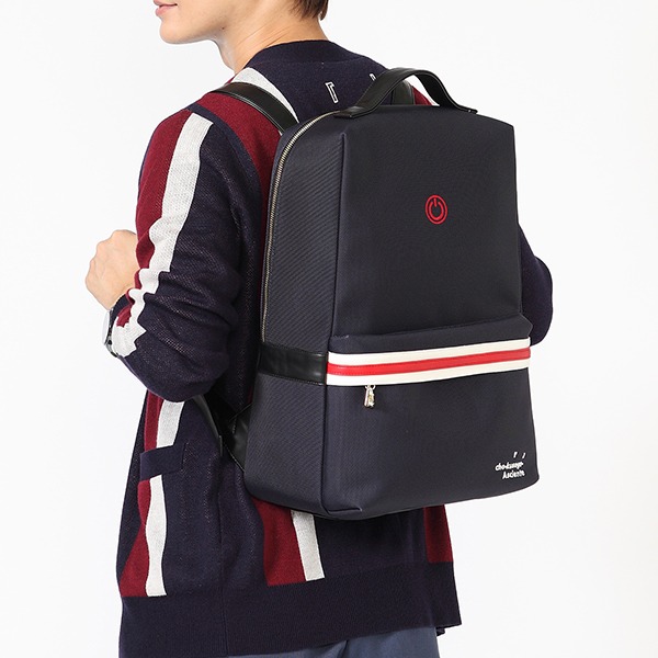 TVアニメ「ノーゲーム・ノーライフ」をモチーフにしたリュックの使用例。