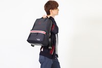 TVアニメ「ノーゲーム・ノーライフ」をモチーフにしたリュックの使用例。