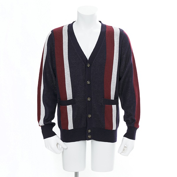 TVアニメ「ノーゲーム・ノーライフ」をモチーフにしたカーディガン。