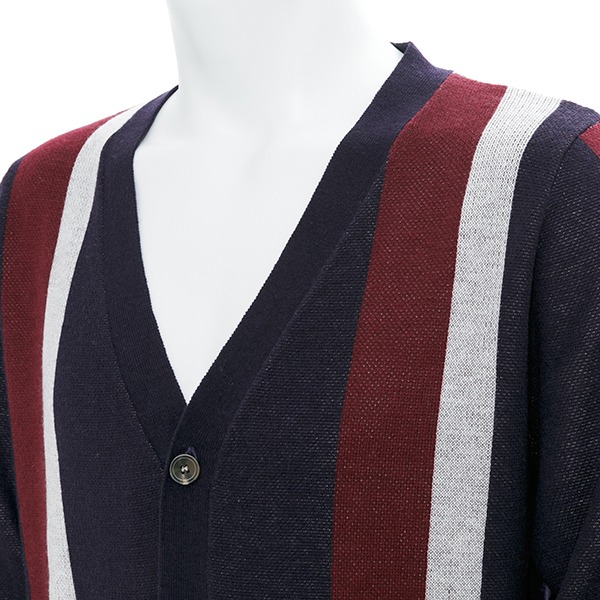 TVアニメ「ノーゲーム・ノーライフ」をモチーフにしたカーディガン。