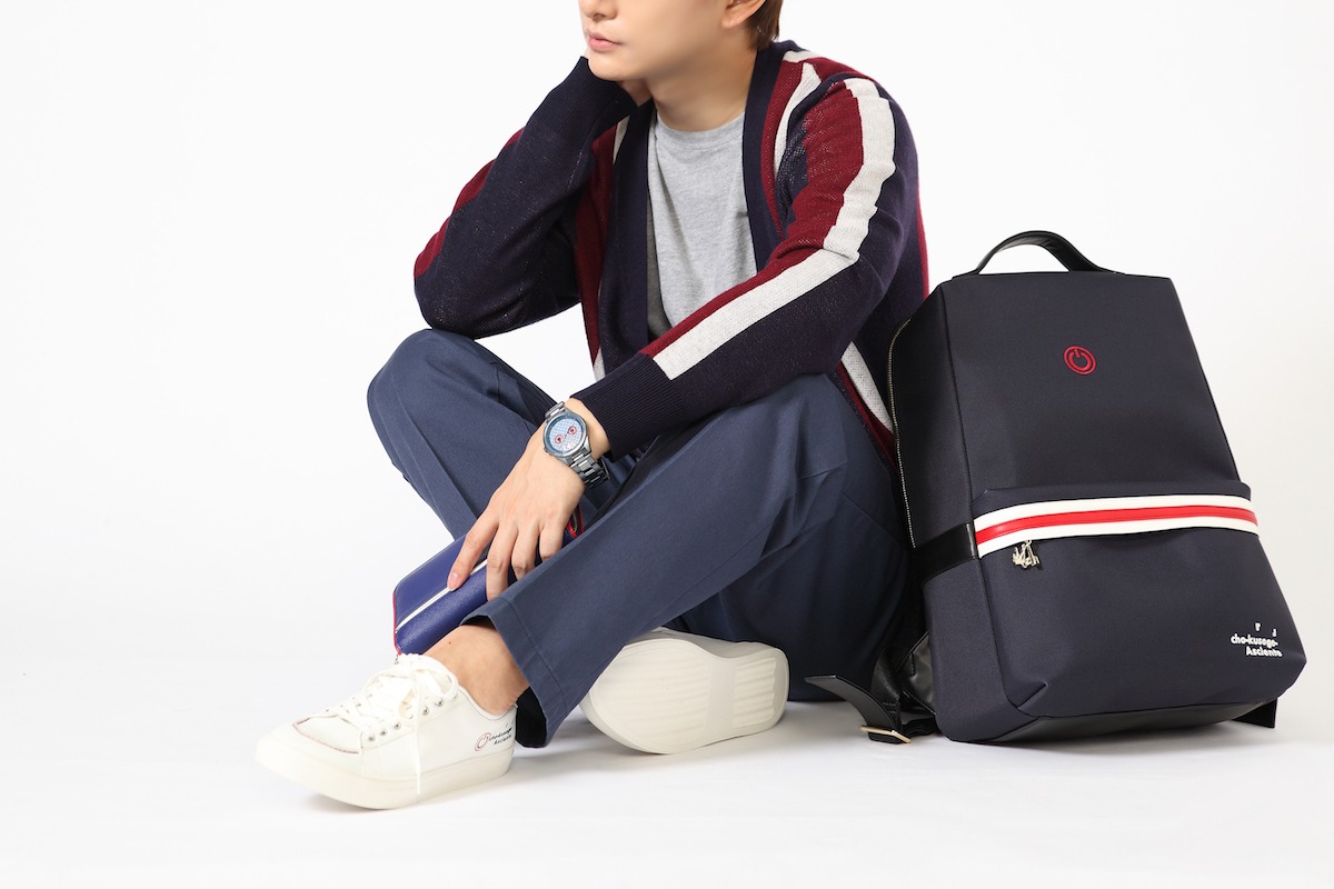 TVアニメ「ノーゲーム・ノーライフ」をモチーフにしたファッションアイテムの着用例。