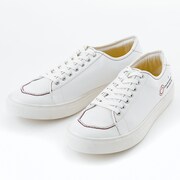 TVアニメ「ノーゲーム・ノーライフ」をモチーフにしたスニーカー。